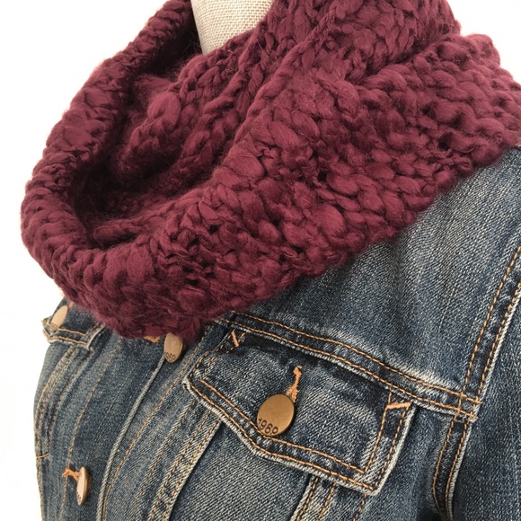 NWT H&M Burgundy Nubby Yarn Infinity Knit Snood Scarf, 24" x 15" ♥️ - Picture 3 of 12